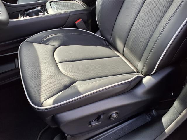new 2025 Chrysler Pacifica Hybrid car, priced at $44,100