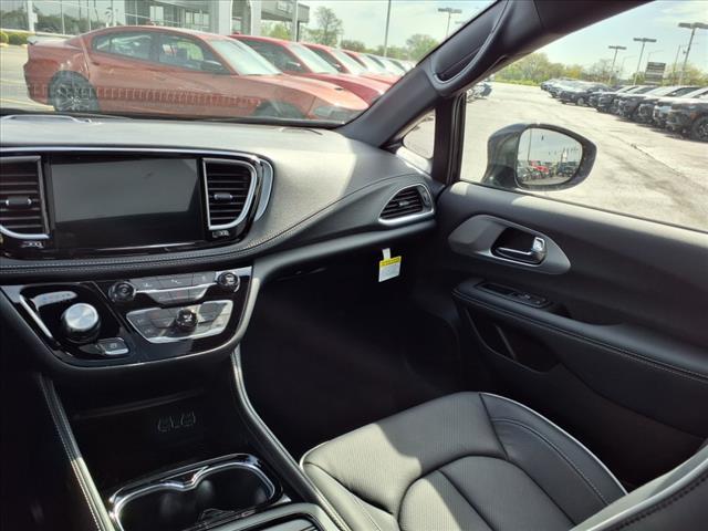 new 2025 Chrysler Pacifica Hybrid car, priced at $44,100