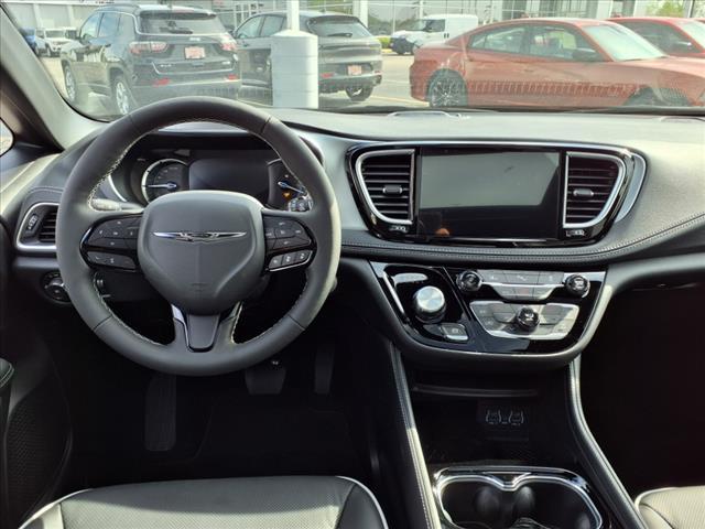 new 2025 Chrysler Pacifica Hybrid car, priced at $44,100