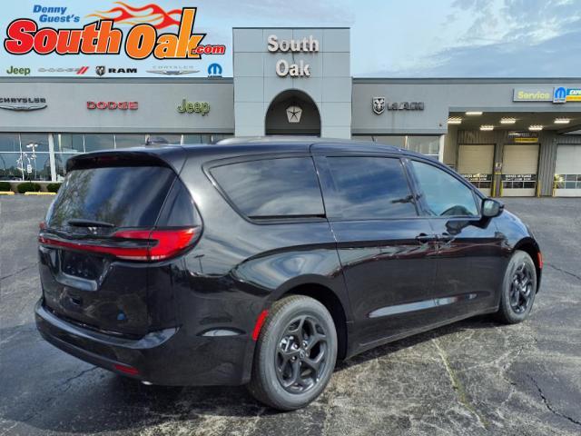 new 2025 Chrysler Pacifica Hybrid car, priced at $44,100