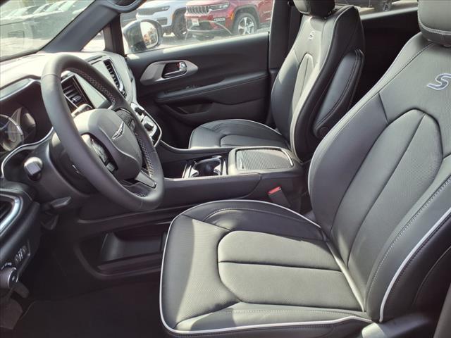 new 2025 Chrysler Pacifica Hybrid car, priced at $44,100