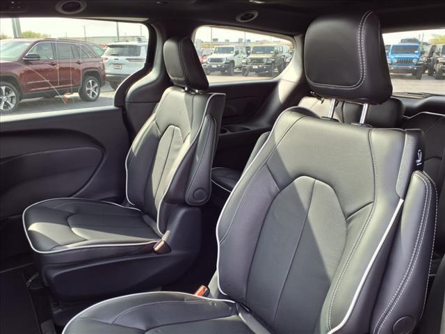 new 2025 Chrysler Pacifica Hybrid car, priced at $44,100