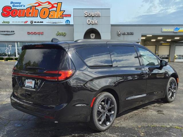 new 2024 Chrysler Pacifica car, priced at $44,533