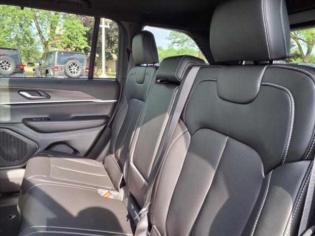 new 2025 Jeep Grand Cherokee car, priced at $50,094