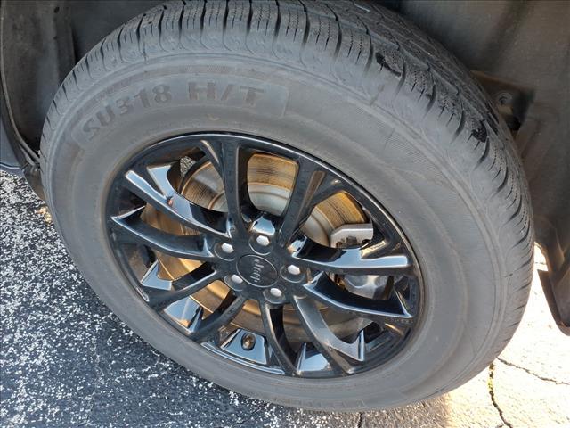 used 2023 Jeep Cherokee car, priced at $19,981