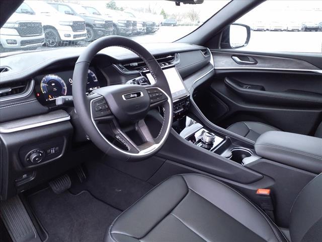 new 2025 Jeep Grand Cherokee car, priced at $50,004