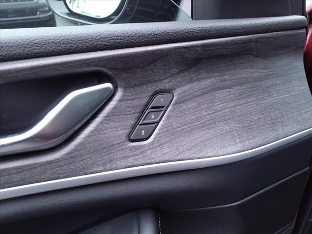 new 2025 Jeep Grand Cherokee car, priced at $50,004