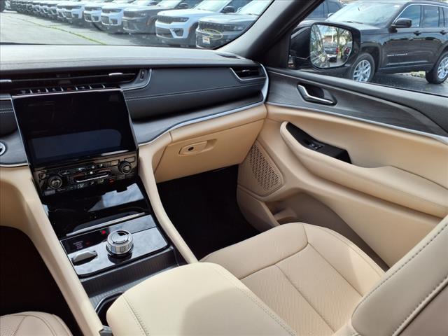 new 2025 Jeep Grand Cherokee car, priced at $50,004