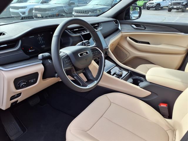 new 2025 Jeep Grand Cherokee car, priced at $50,004