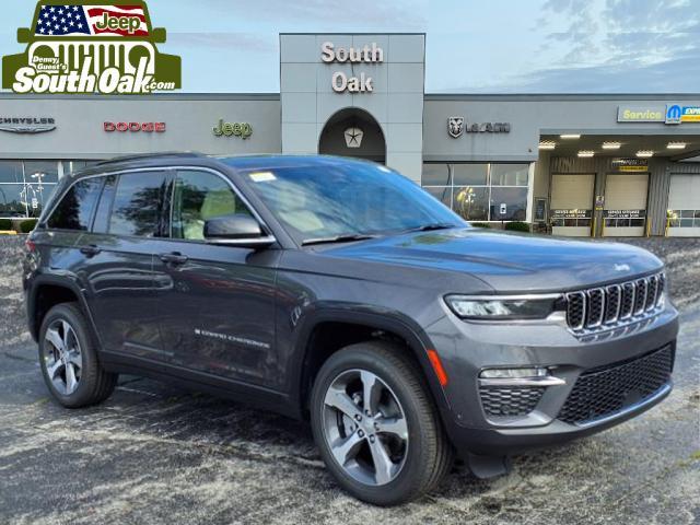 new 2025 Jeep Grand Cherokee car, priced at $50,004