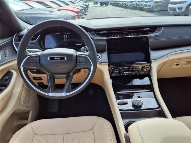 new 2025 Jeep Grand Cherokee car, priced at $50,004