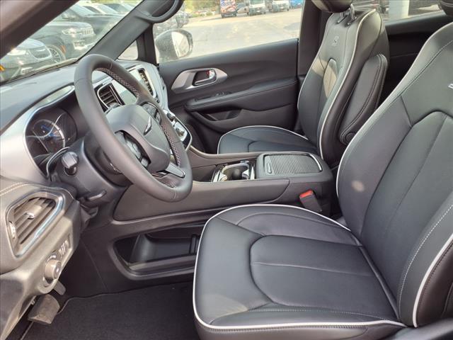 new 2025 Chrysler Pacifica Hybrid car, priced at $45,060