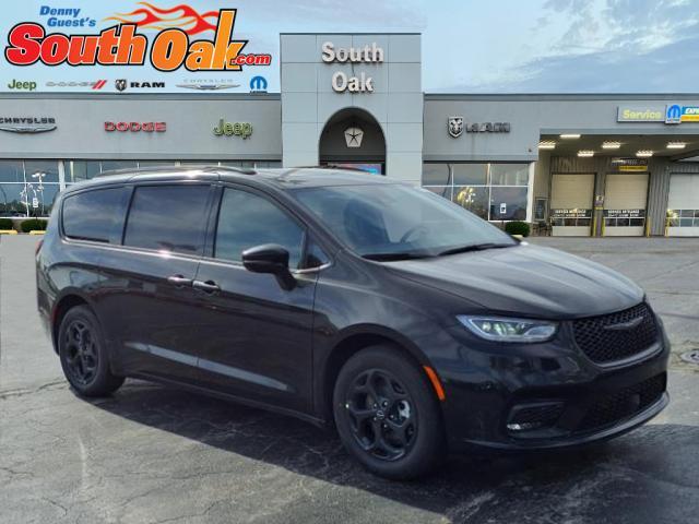 new 2025 Chrysler Pacifica Hybrid car, priced at $45,060