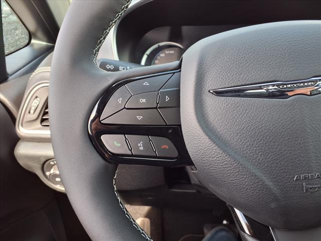 new 2025 Chrysler Pacifica Hybrid car, priced at $45,060