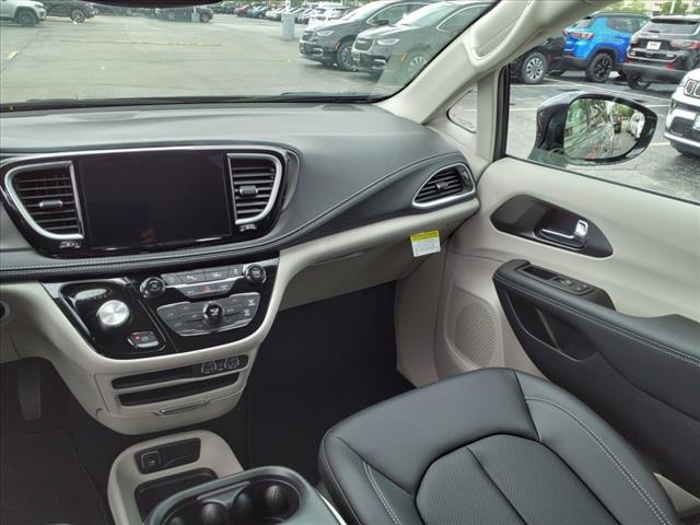 new 2024 Chrysler Pacifica car, priced at $42,291