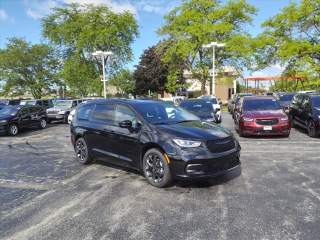 new 2024 Chrysler Pacifica car, priced at $53,015