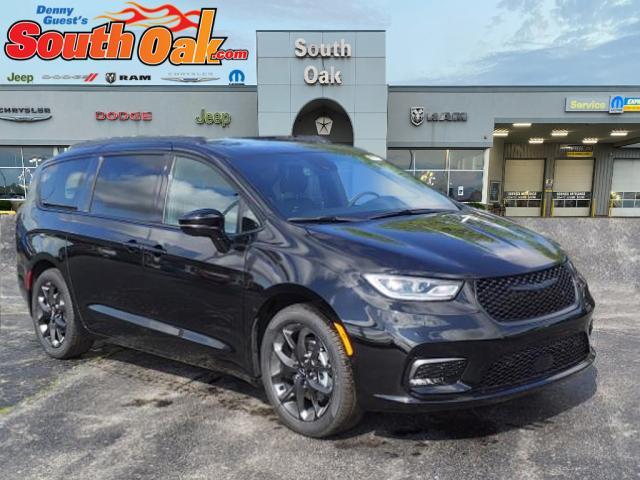 new 2024 Chrysler Pacifica car, priced at $48,244