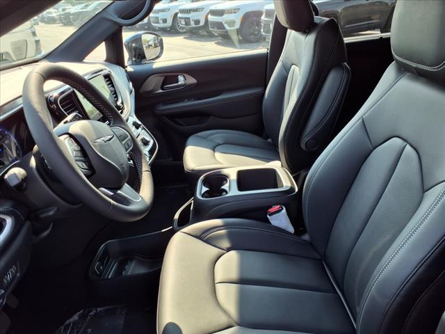 new 2025 Chrysler Pacifica car, priced at $39,850