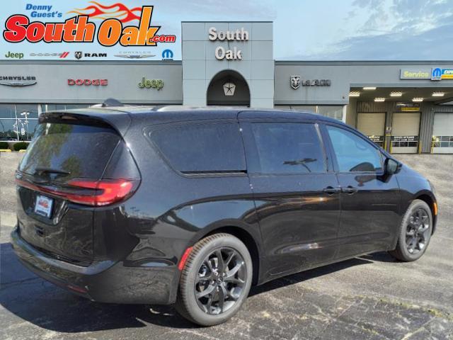 new 2024 Chrysler Pacifica car, priced at $51,820