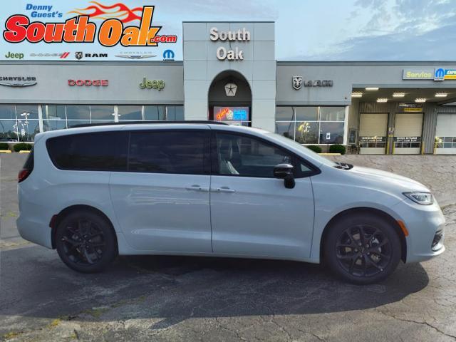 new 2024 Chrysler Pacifica car, priced at $40,950