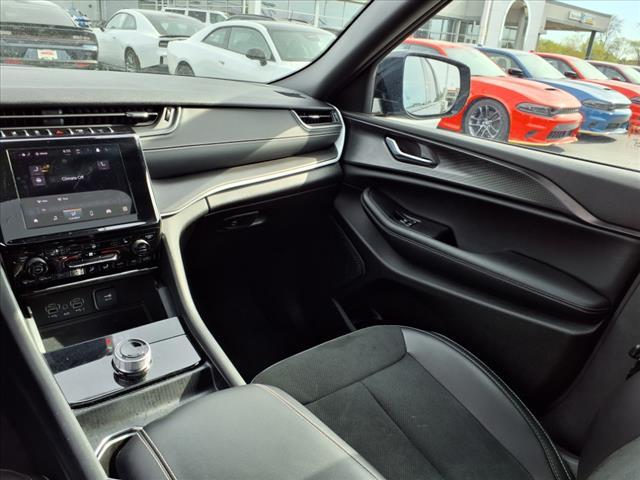 new 2025 Jeep Grand Cherokee car, priced at $41,877