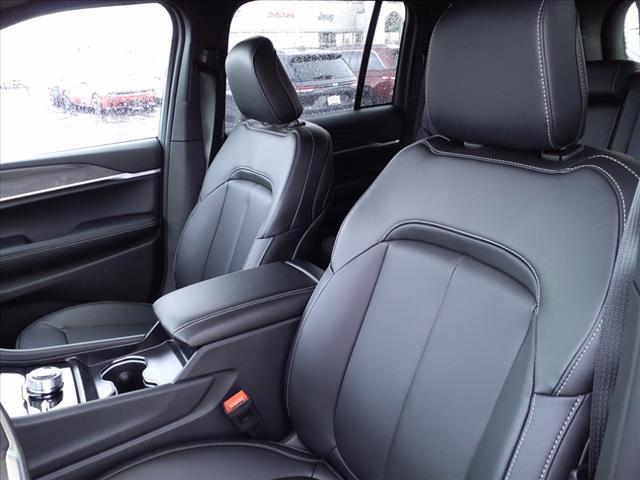 new 2025 Jeep Grand Cherokee car, priced at $45,009
