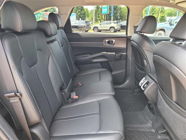 used 2022 Kia Sorento car, priced at $29,144