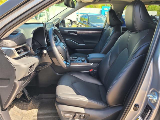 used 2023 Toyota Highlander car, priced at $43,560