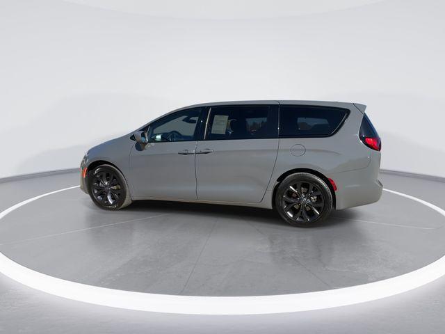 used 2020 Chrysler Pacifica car, priced at $18,925