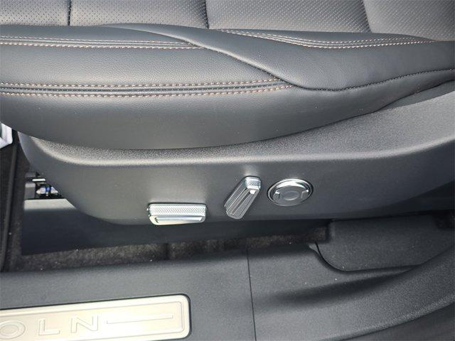 new 2025 Lincoln Nautilus car, priced at $53,613