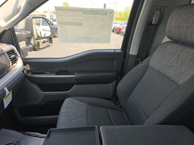 new 2025 Ford F-450 car, priced at $72,115