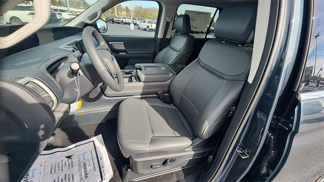 new 2025 Ford Expedition car, priced at $72,999