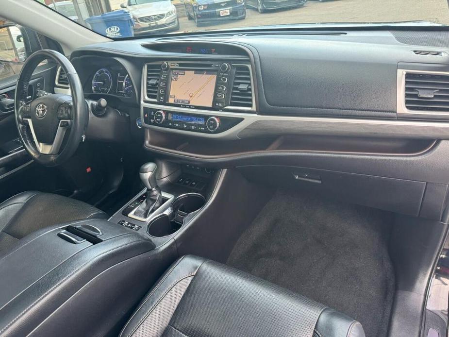 used 2019 Toyota Highlander Hybrid car, priced at $27,450