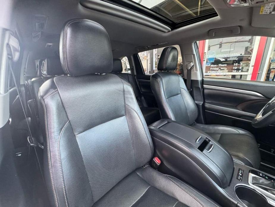 used 2019 Toyota Highlander Hybrid car, priced at $27,450