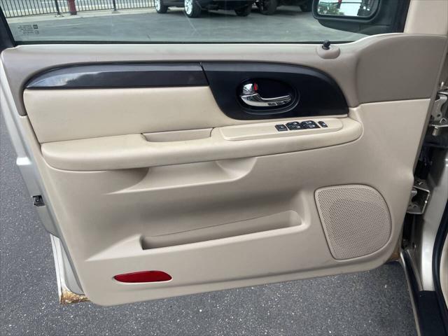 used 2004 GMC Envoy car, priced at $4,995