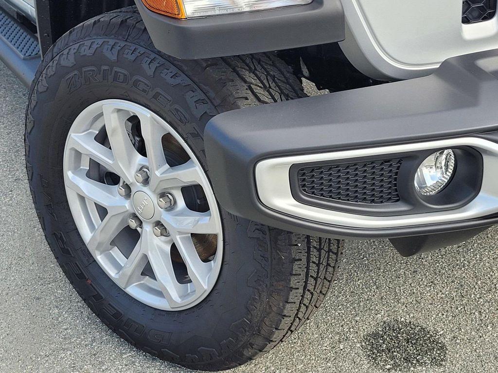 new 2023 Jeep Gladiator car, priced at $47,496