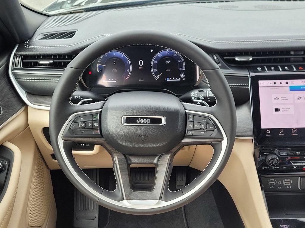 new 2025 Jeep Grand Cherokee car, priced at $49,995