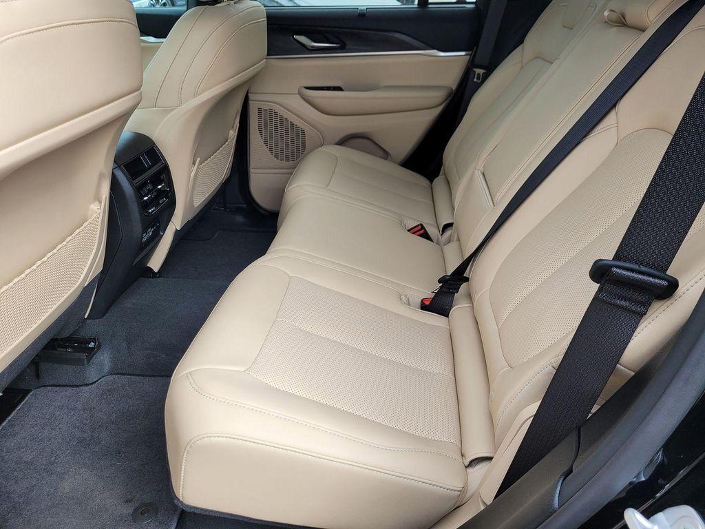 new 2025 Jeep Grand Cherokee car, priced at $49,995