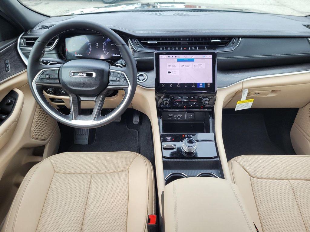 new 2025 Jeep Grand Cherokee car, priced at $49,995