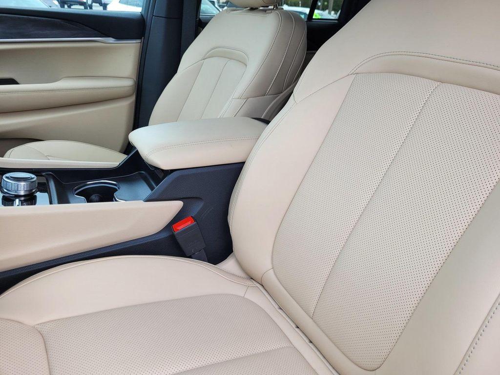 new 2025 Jeep Grand Cherokee car, priced at $49,995