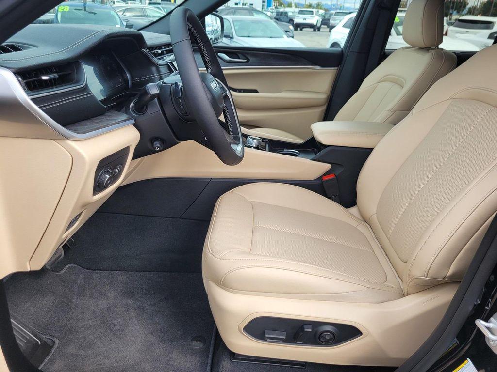 new 2025 Jeep Grand Cherokee car, priced at $49,995