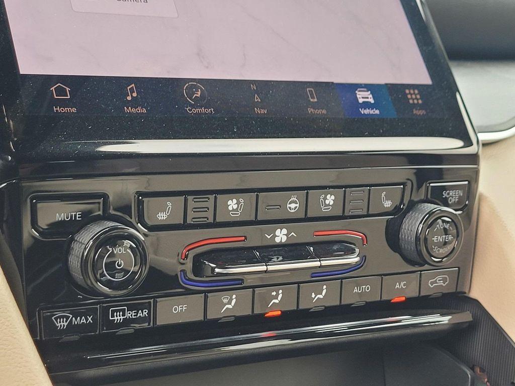 new 2025 Jeep Grand Cherokee car, priced at $49,995