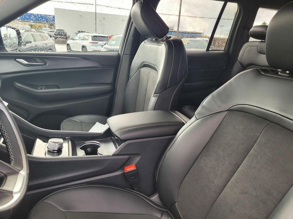 new 2025 Jeep Grand Cherokee car, priced at $43,125