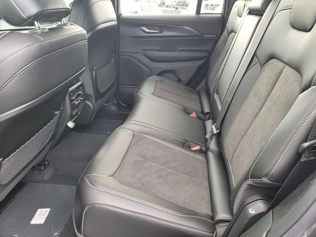 new 2025 Jeep Grand Cherokee car, priced at $43,125