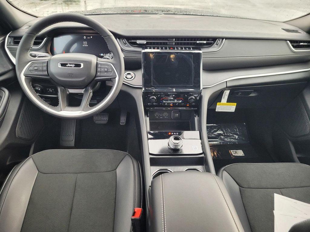 new 2025 Jeep Grand Cherokee car, priced at $43,125