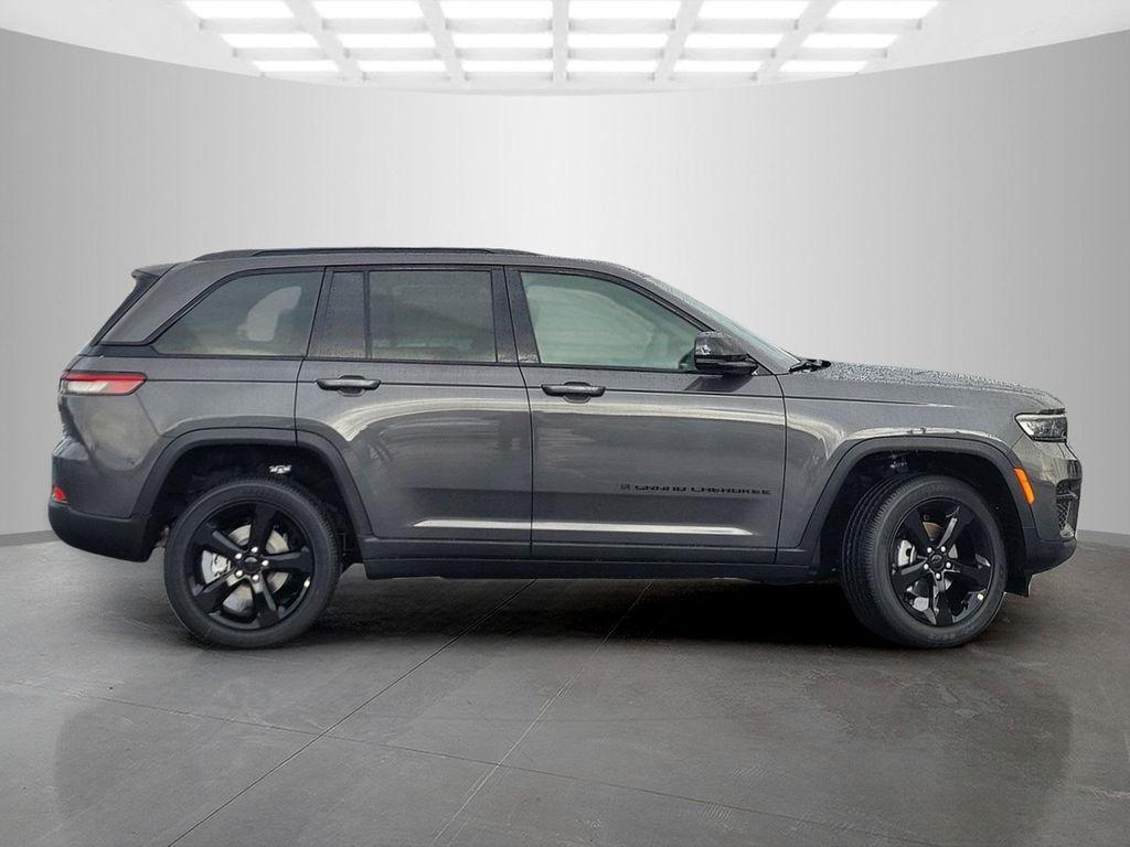 new 2025 Jeep Grand Cherokee car, priced at $43,125