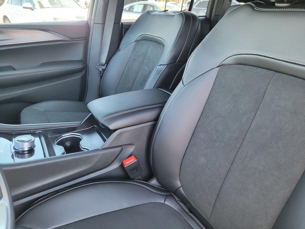 new 2025 Jeep Grand Cherokee car, priced at $42,745