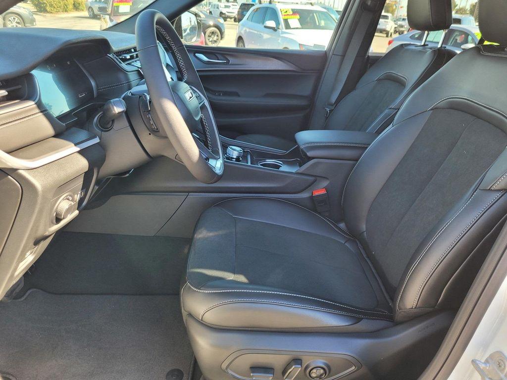 new 2025 Jeep Grand Cherokee car, priced at $42,745