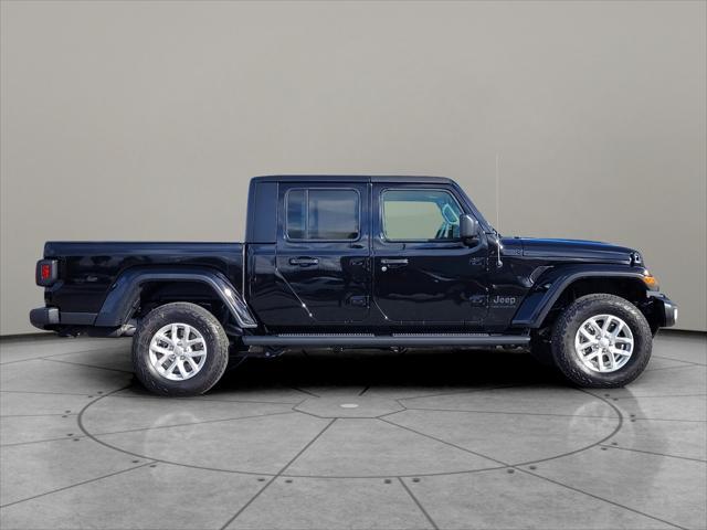 new 2023 Jeep Gladiator car, priced at $44,450