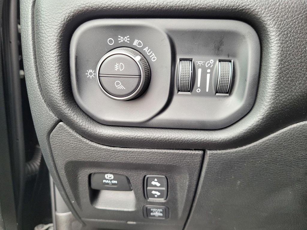 new 2025 Ram 1500 car, priced at $60,703